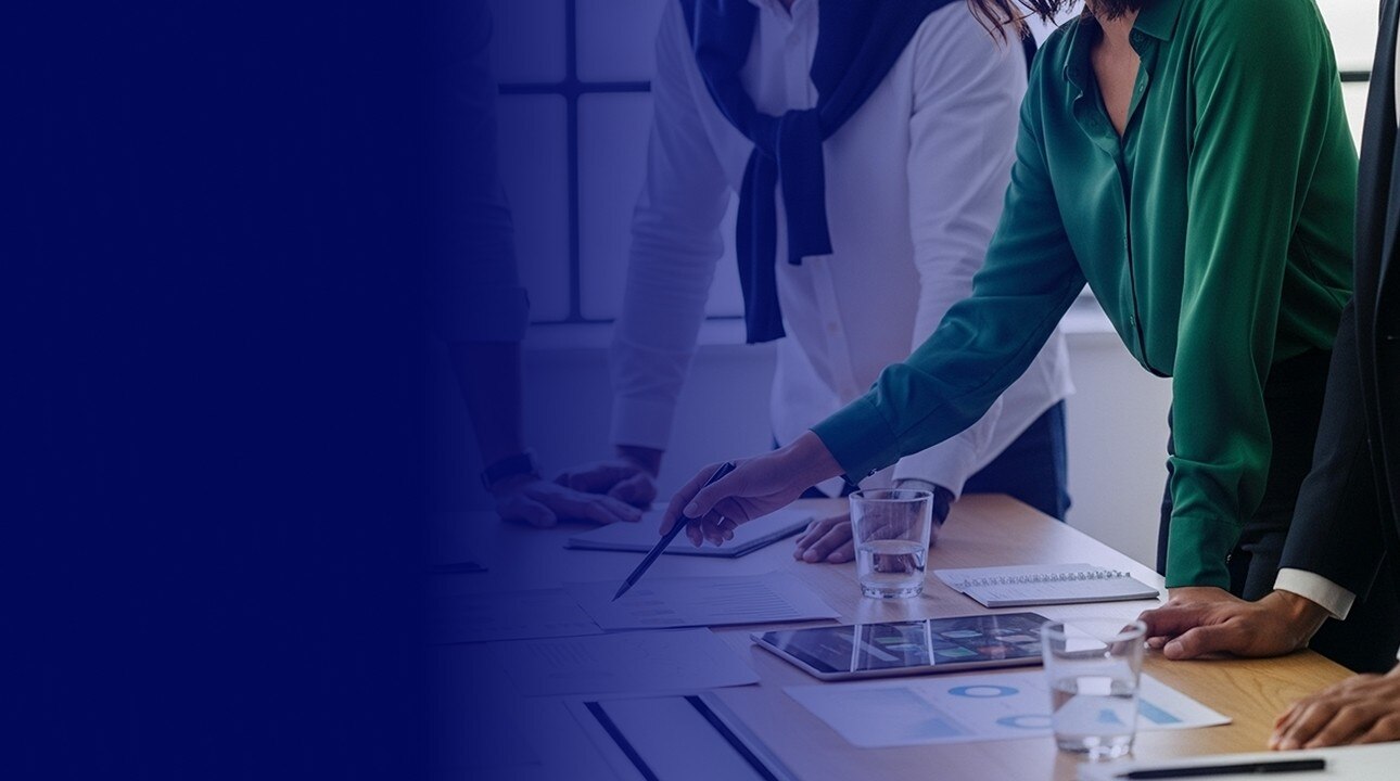 Ford Money Blechdosen-Schnurtelefon auf blauem Hintergrund