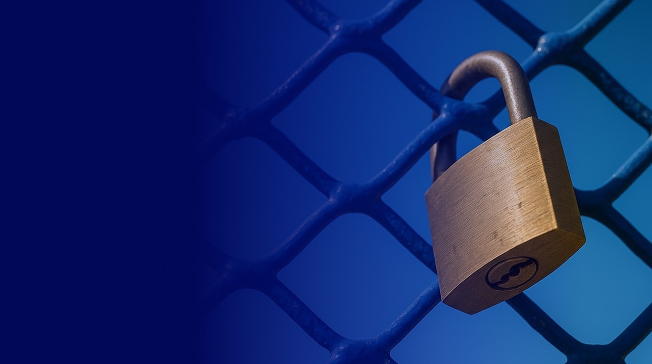 Ford Money Vorhängeschloss auf blauem Hintergund